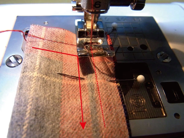Sewing along the arrowed line with a 1 cm seam allowance