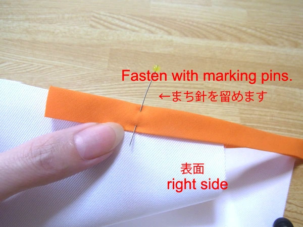 Fastening the bias tape with marking pins