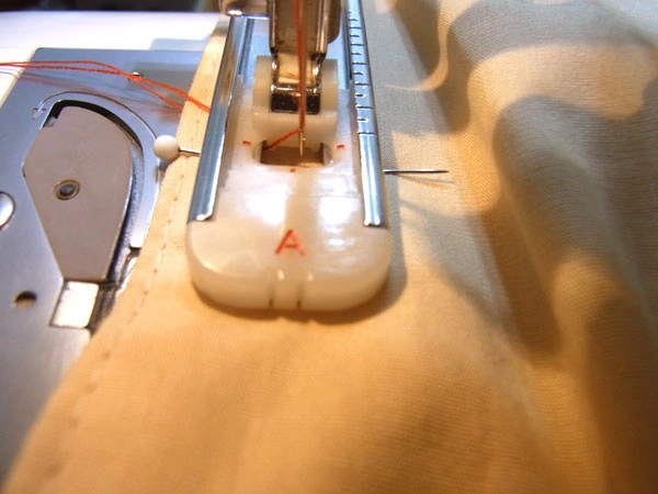 Making buttonholes with sewing machine attachments