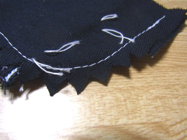 Cutting seam allowance in jagged pattern