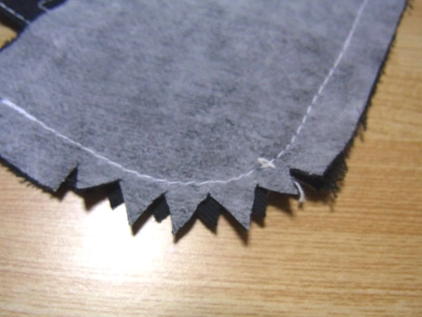Trimming seam allowance for curved parts