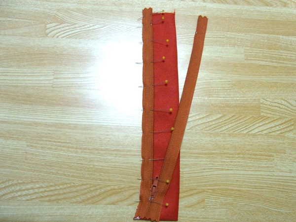 Align zipper edge to extension parts
