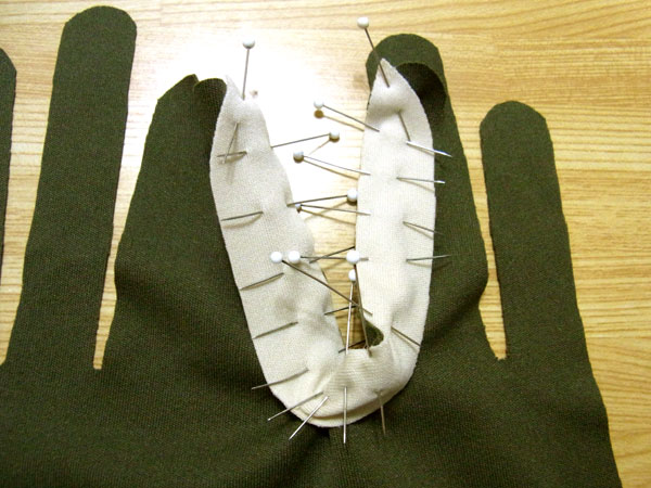 Sewing sharp curves in glove finger gusset
