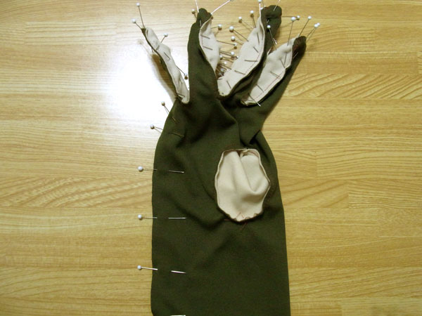 Techniques for sewing glove fingers with many pins